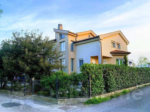 Porodična kuća 240m2 - Podgorica - Donja Gorica