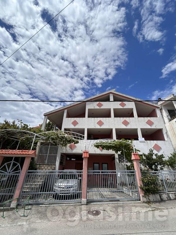 Kuća sa više stanova 640m2 - Bar - > Okolina grada