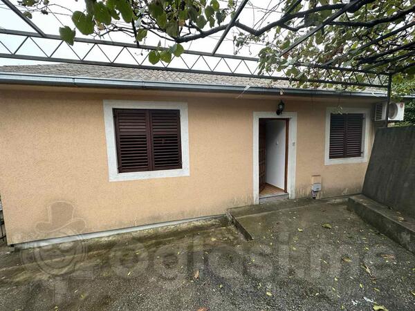 Porodična kuća 68m2 - Bar - Stari Bar