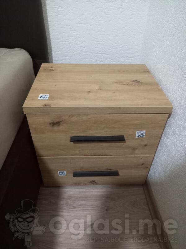 Prodajem dva nova nocna stočića