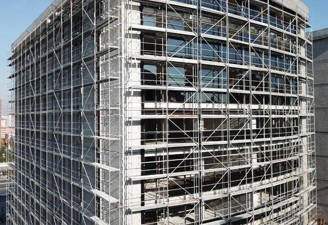 Na Prodaju – Fasadna Skela i Teleskopski Stubovi