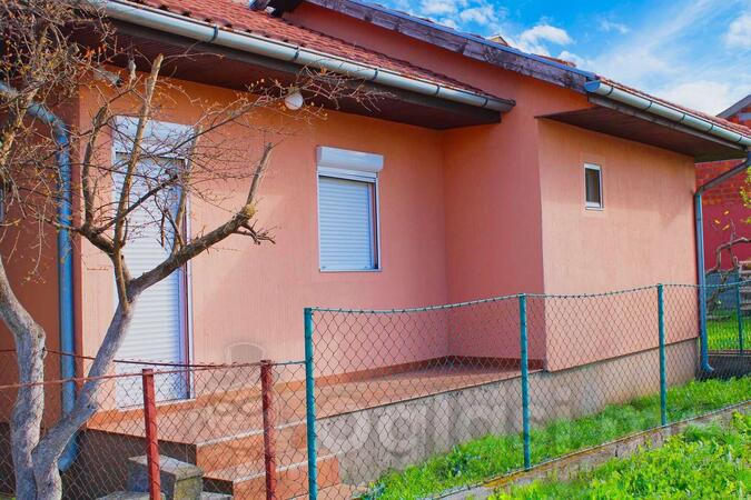 Porodična kuća 77m2 - Podgorica - Zlatica