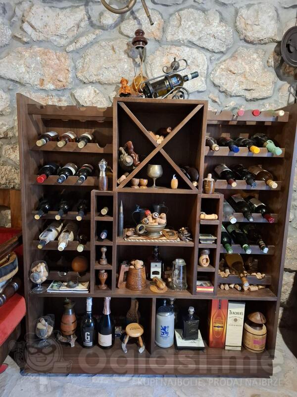 Drvena polica za vino, visina 147, širina 135, dubina 35, cijena 900€