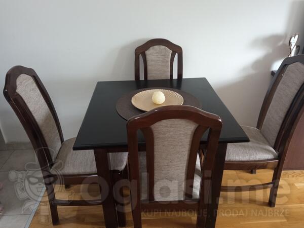 Prodajem sto i 4 stolice