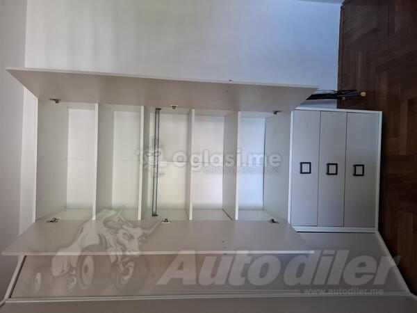 Ugaoni ormar iz 3 dijela 