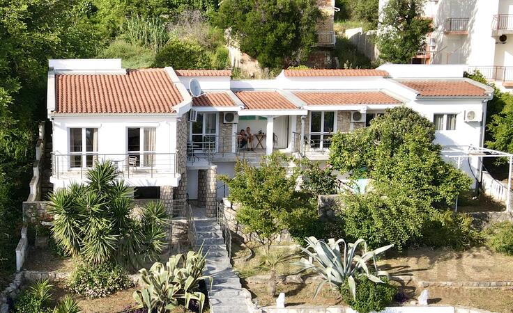 Kuća sa više stanova 142m2 - Bar - Dobra Voda
