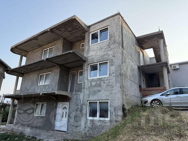 Kuća sa više stanova 400m2 - Bar - Bjeliši