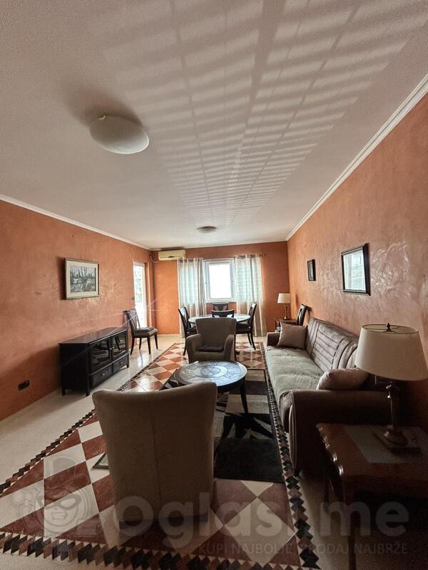 Dvosoban stan 81m2 - Bar - Centar grada