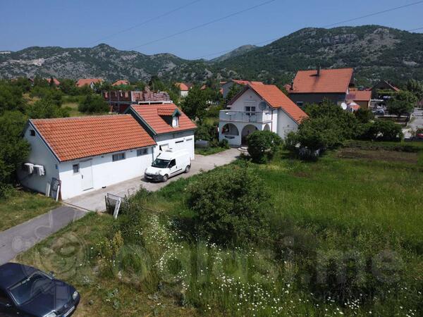 Porodična kuća 130m2 - Cetinje - > Okolina grada