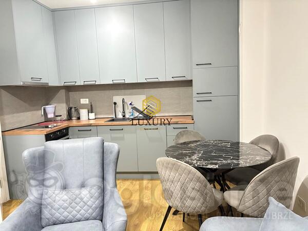 Jednosoban stan 45m2 - Cetinje - Centar grada