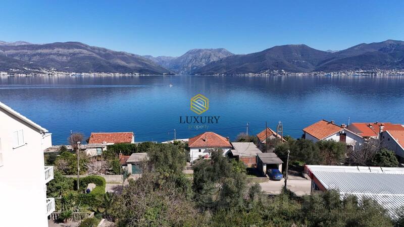 Građevinsko zemljište 966m2 - Tivat - Krašići