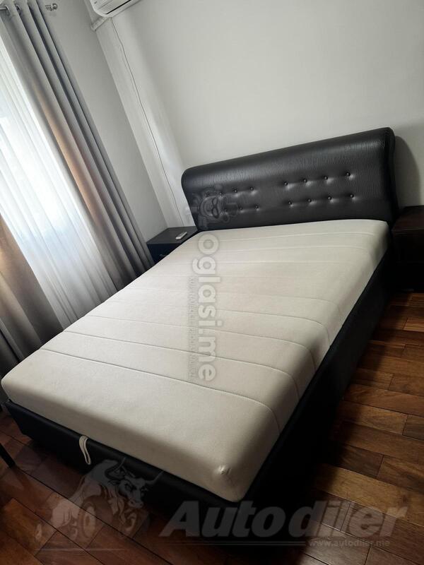 Dobro ocuvan bracni krevet