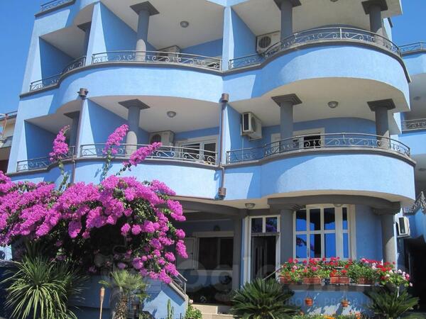 Kuća sa više stanova 620m2 - Bar - Dobra Voda