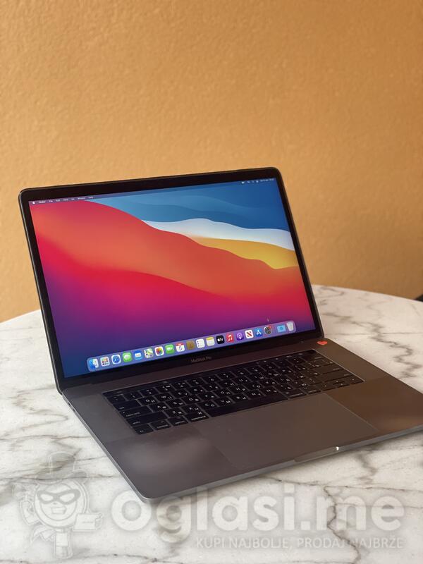 Apple  - 15" Intel i7 1000GB GB