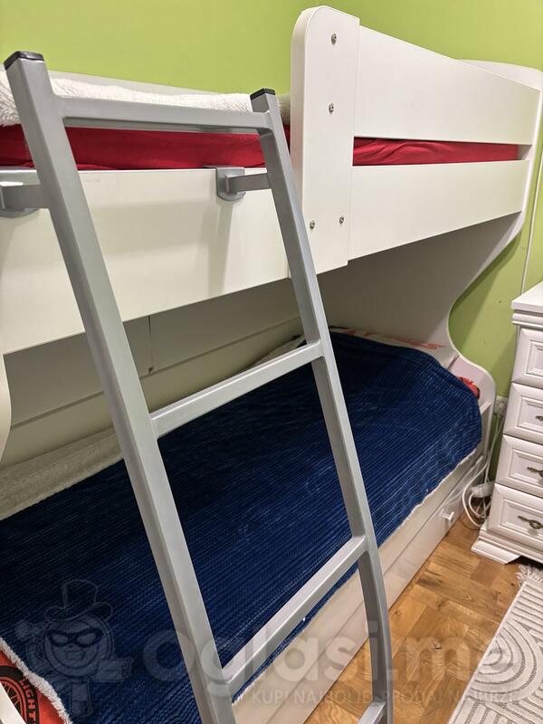 PRODAJEM KREVETE NA SPRAT SA DVA DUŠEKA I FIOKOM ZA ODLAGANJE 067 221 800