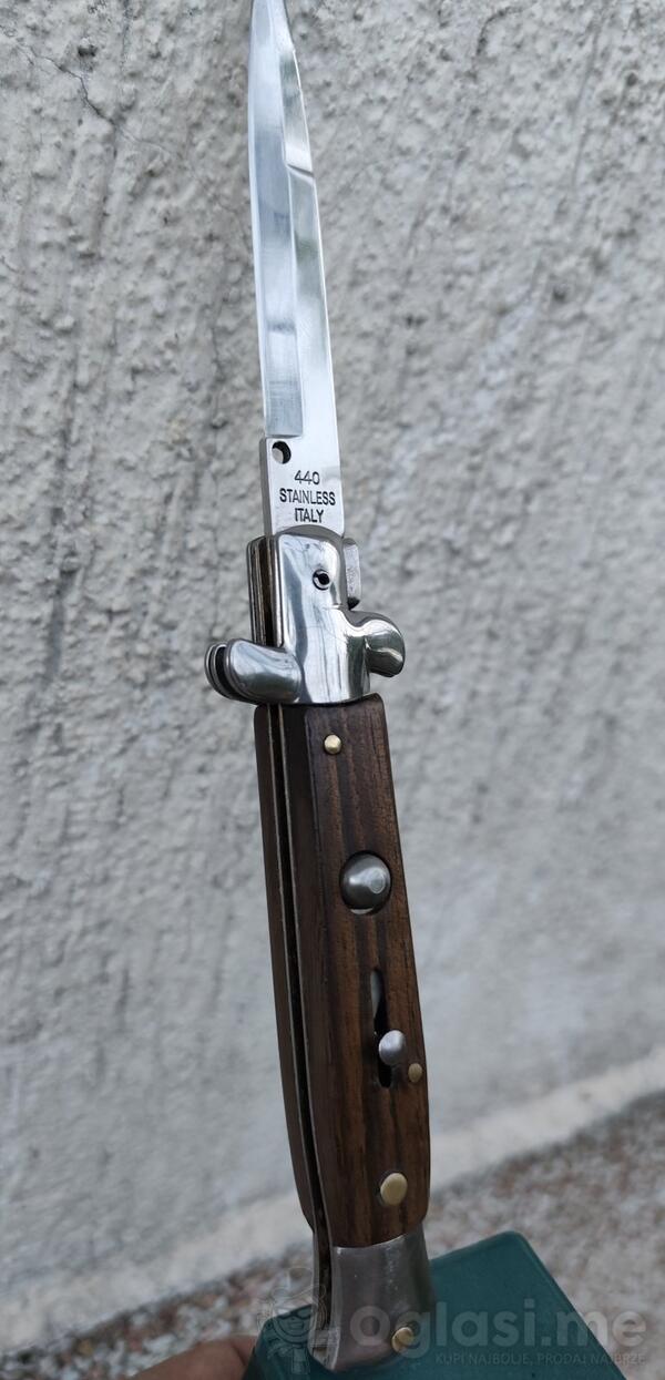 Prodajem noz Stileto