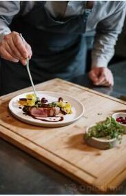 U restoranu u Umagu, u Istri, potreban nam je KUVAR (m/ž). 