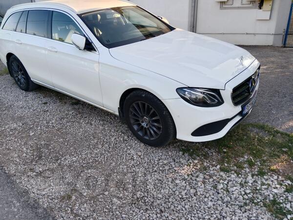 Mercedes Benz - E 220 - Cdi