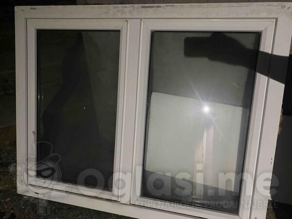 Prodajem pvc prozor 115x145 sa solbankom. Potrebno zamijeniti stakla