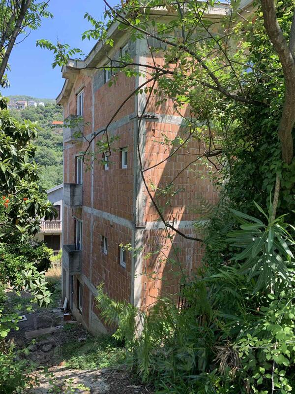 Kuća sa više stanova 280m2 - Herceg Novi - Topla