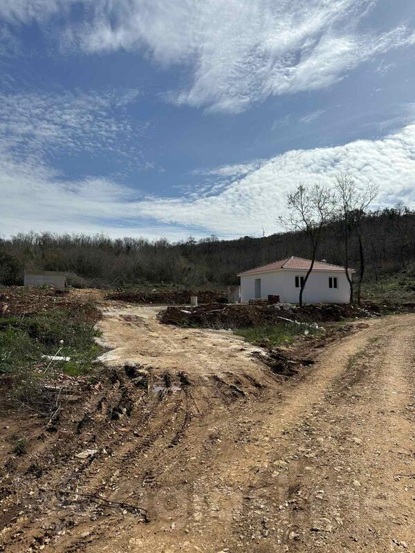 Porodična kuća 64m2 - Bar - Kunje