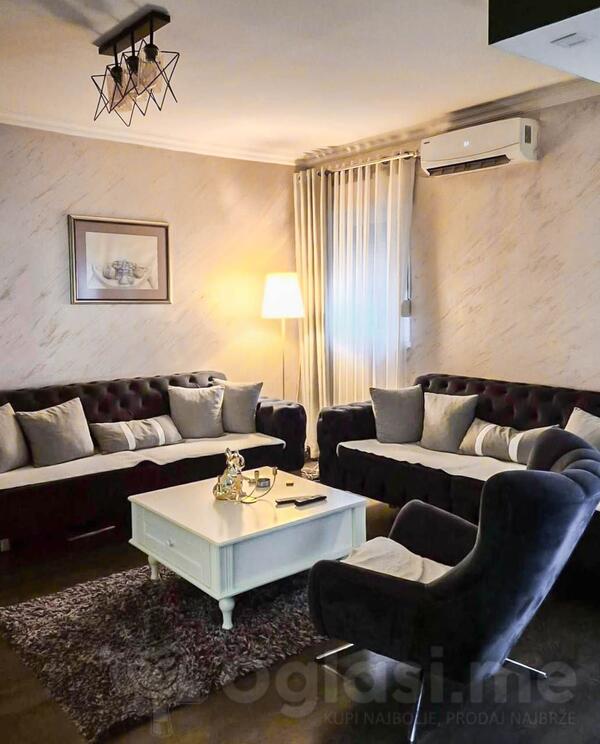 Dvosoban stan 71m2 - Cetinje - Centar grada