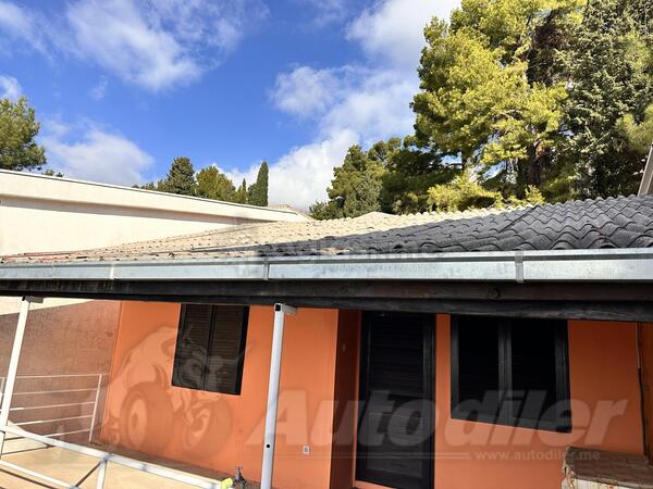 Kuća sa više stanova 100m2 - Bar - Šušanj