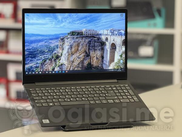 Lenovo Lenovo IdeaPad S145 - 15.6" Intel i3 8GB GB
