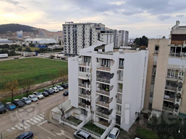 Dvosoban stan 70m2 - Bar - Centar grada