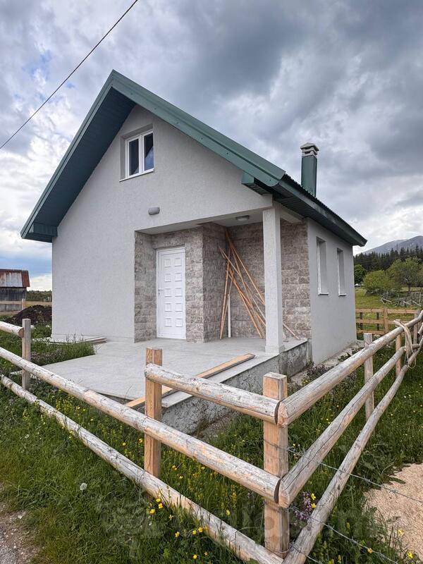 Porodična kuća 56m2 - Žabljak - > Okolina grada