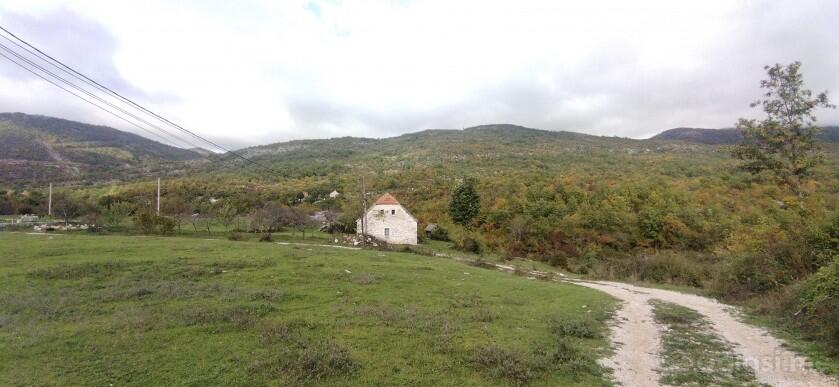 Porodična kuća 70m2 - Nikšić - Šipačno