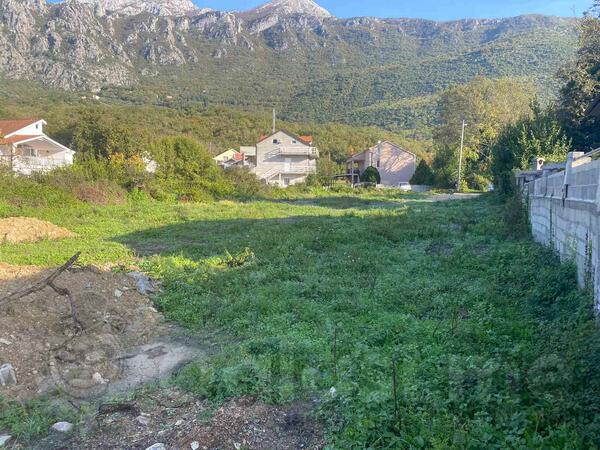 Građevinsko zemljište 950m2 - Herceg Novi - Kuti