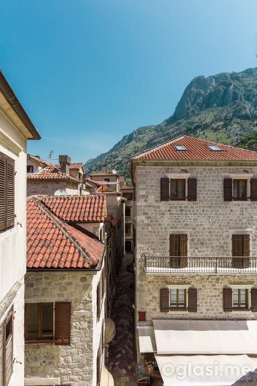 Dvosoban stan 62m2 - Kotor - Stari Grad katedrala Sv. Tripun