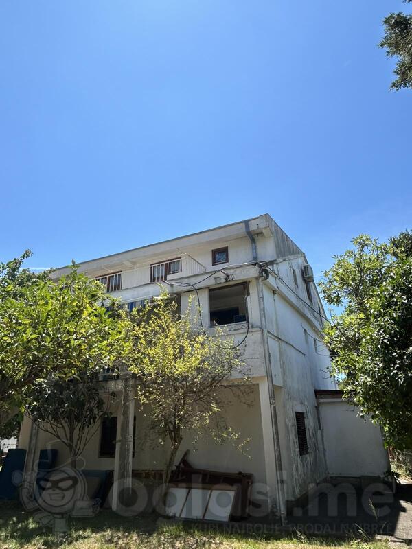 Kuća sa više stanova 200m2 - Bar - Sutomore