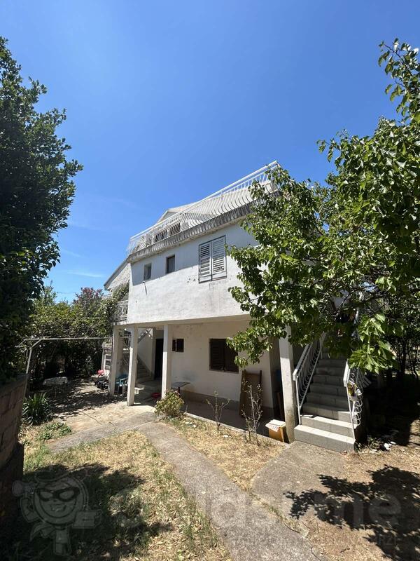 Kuća sa više stanova 200m2 - Bar - Sutomore