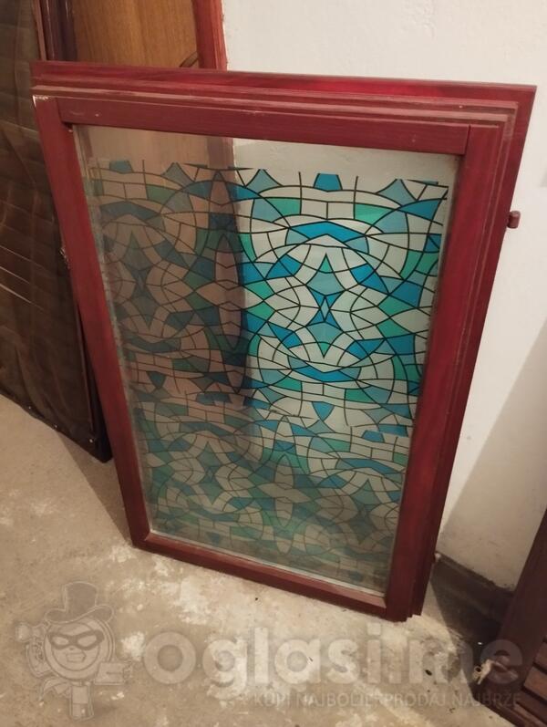 polovni prozor i drvene grilje