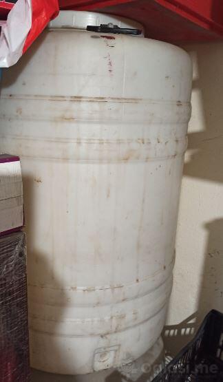  dva nova plastična bureta od 200 L