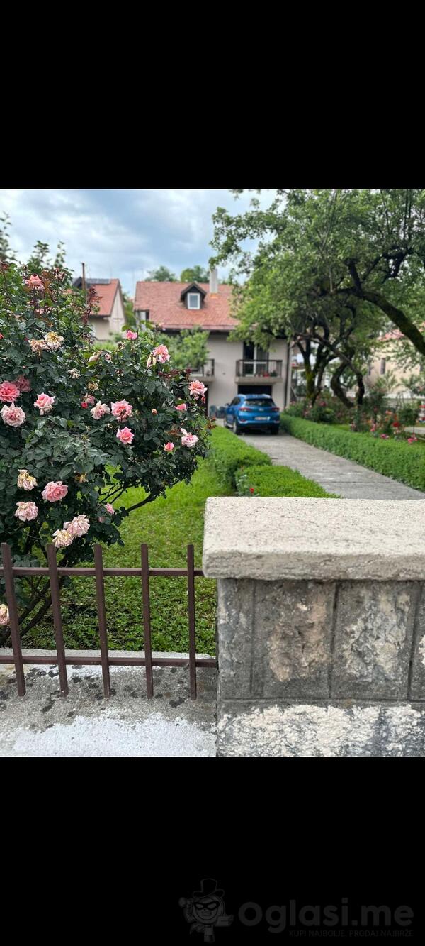 Dvosoban stan 74m2 - Cetinje - Cetinje (uži dio) gradsko jezgro