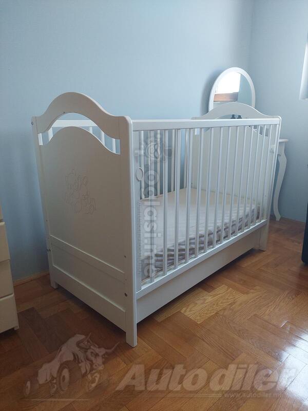 Krevetac za bebe sa fiokarom