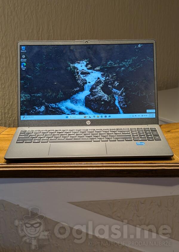 HP HP 250 G10 - 15.6" Intel i3 8GB GB