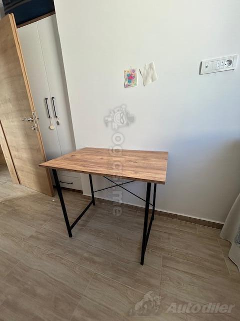 2x Cungu office table. 90cm x 60cm. 1 month old. €10 each €20 for both. For collection