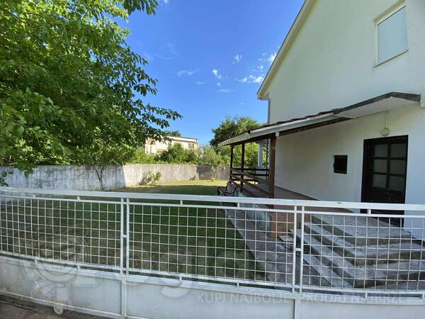 Porodična kuća 50m2 - Budva - Lazi
