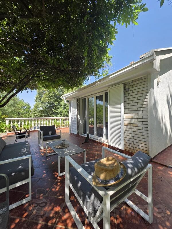 Porodična kuća 250m2 - Podgorica - Mareza