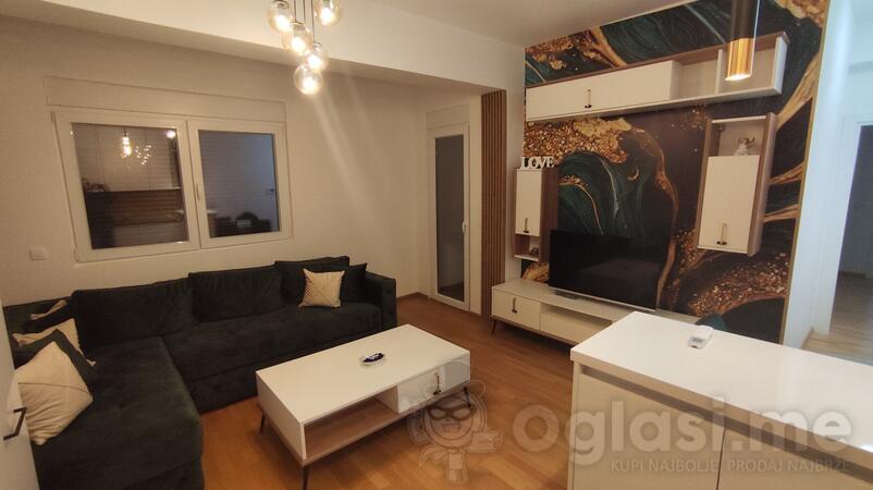 Dvosoban stan 60m2 - Bar - Centar grada