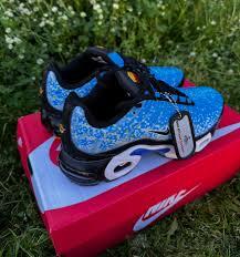 Prodajem Nike TN Napoli patike, broj 41. Patike su potpuno nove, nikad nošene – samo probane. Nažalost, broj mi ne odgovara (male su mi), zato ih prodajem. Original, kupljene u inostranstvu. Veoma atraktivan model, teško se nalazi!