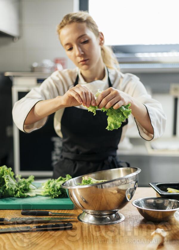 Za rad tokom cele godine u restoranu potrebni su nam POMOĆNI KUVAR (m/ž).
