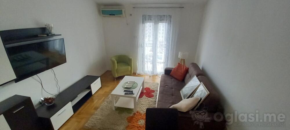 Dvosoban stan 60m2 - Podgorica - Iza Delte (1. Maj)