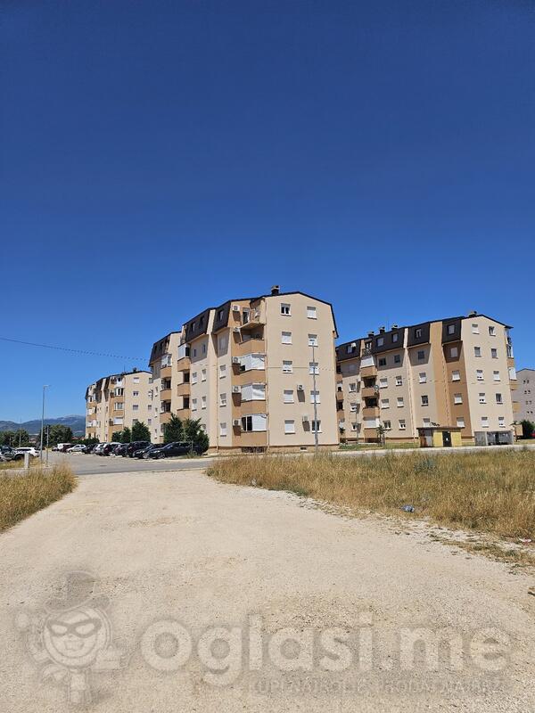 Dvosoban stan 69m2 - Nikšić - > Okolina grada kod katoličke crkve