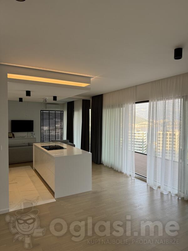 Trosoban stan 263m2 - Budva - Komoševina Jadranski put