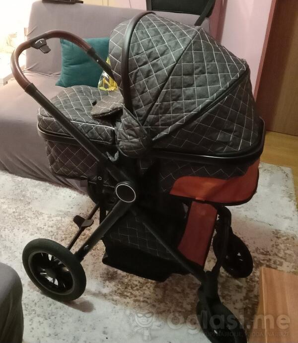 Jako malo korištena. Model 2u1